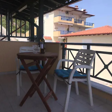 Maisonette With Sea View & Pool Vilă