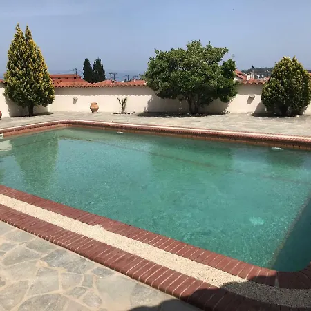 Вилла Maisonette With Sea View & Pool Палиури