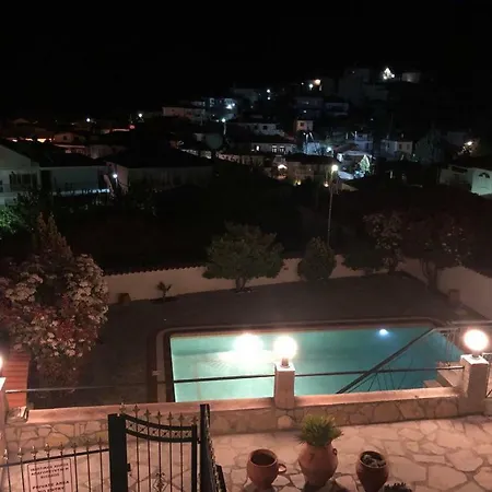 Maisonette With Sea View & Pool Вилла *