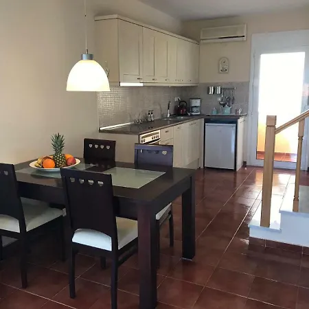 Maisonette With Sea View & Pool Вилла Палиури
