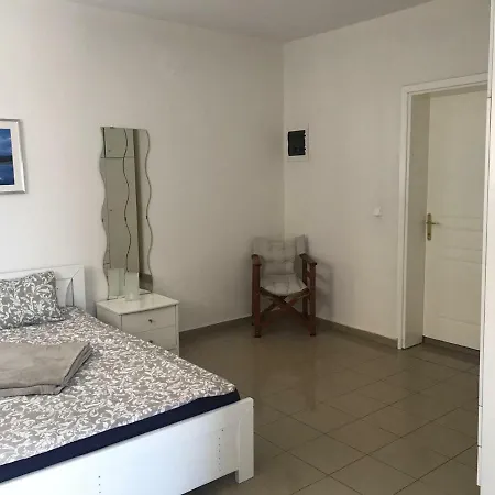 Maisonette With Sea View & Pool Палиури